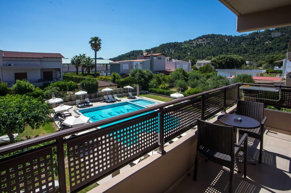 View (from property/room), Balcony/Terrace, Mountain view, Pool view