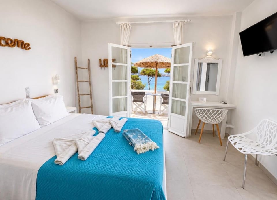 Niriides Studios Bed and Breakfast in Paros