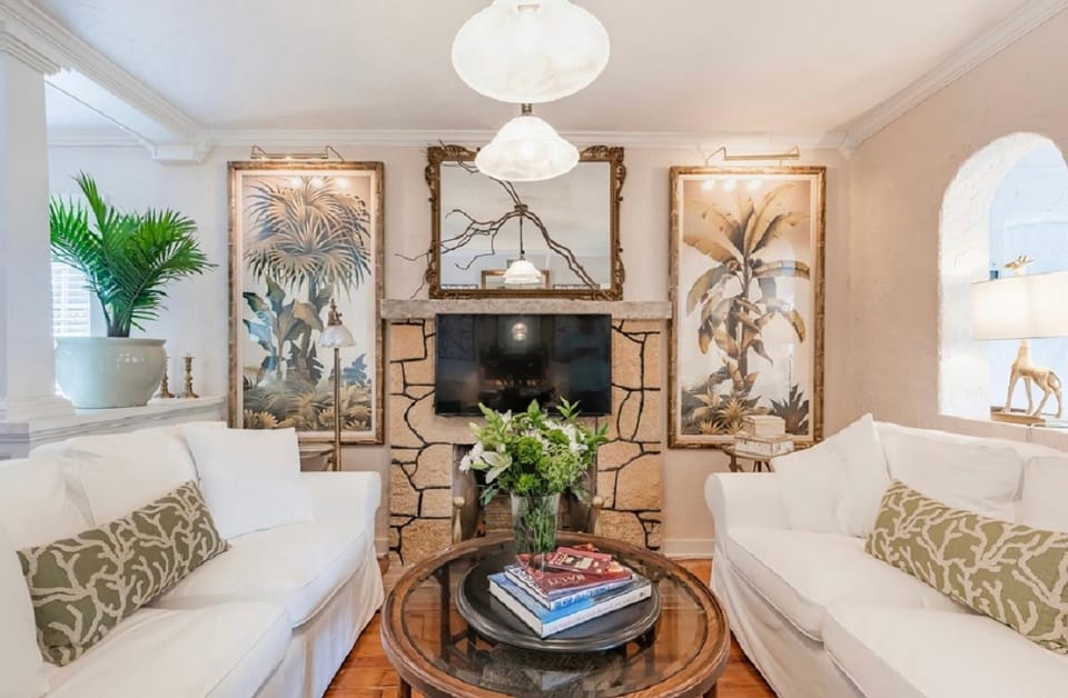 Living room, Seating area