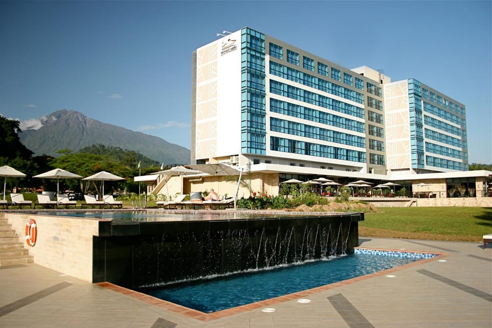 Mountain view, Pool view