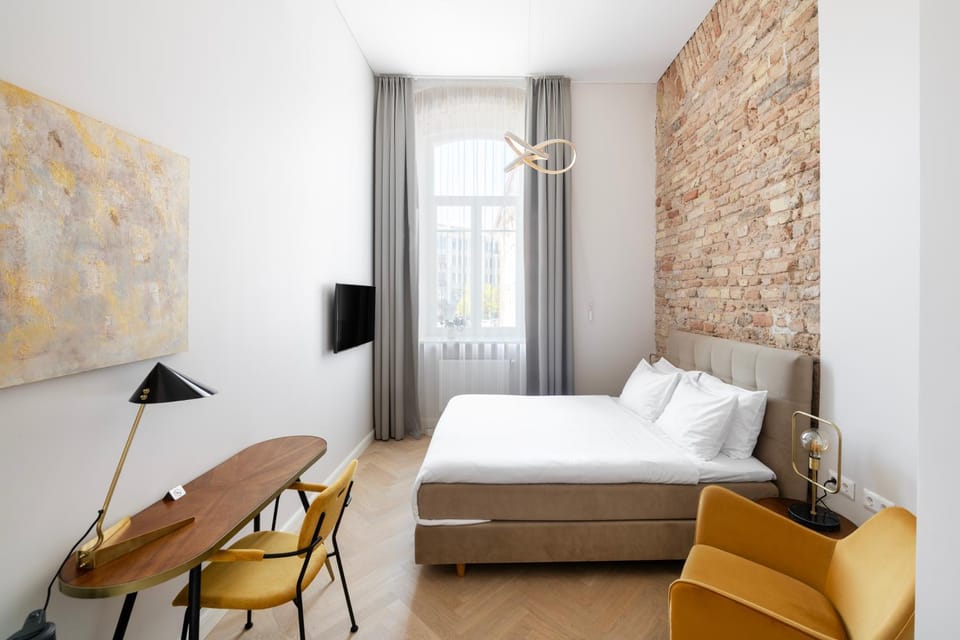 Photo of the whole room, Seating area, Bedroom, City view, hair dresser