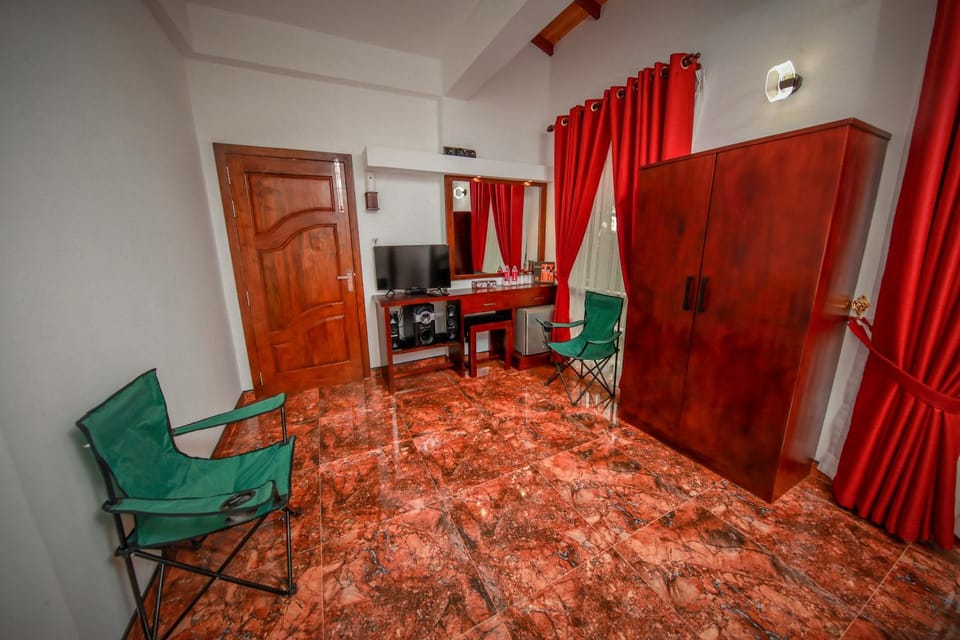 Bed, Living room, Photo of the whole room, Seating area, Dining area, Bedroom, hair dresser, wardrobe