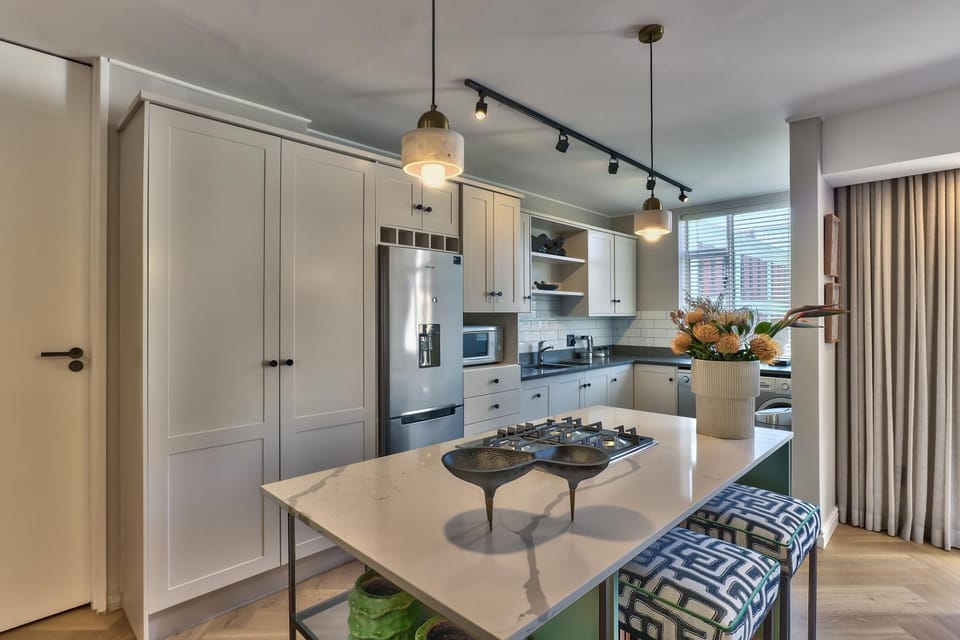 Kitchen or kitchenette, dishwasher