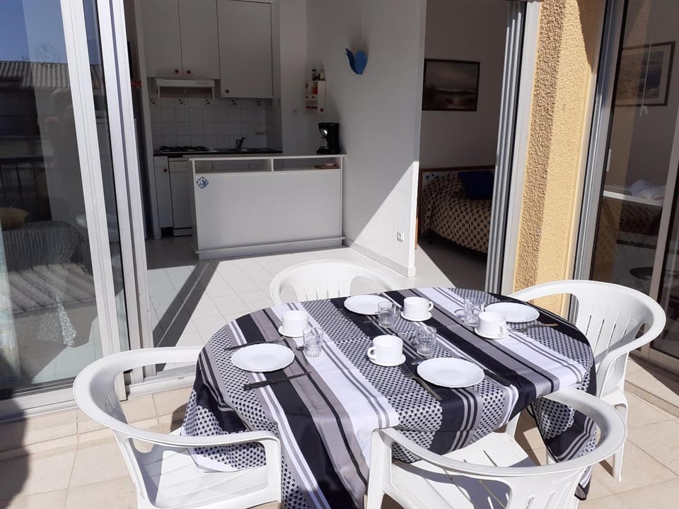 Balcony/Terrace, Meals