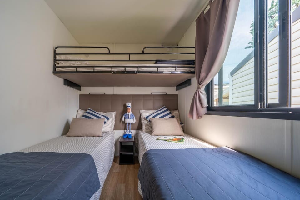 Bed, Bedroom, bunk bed