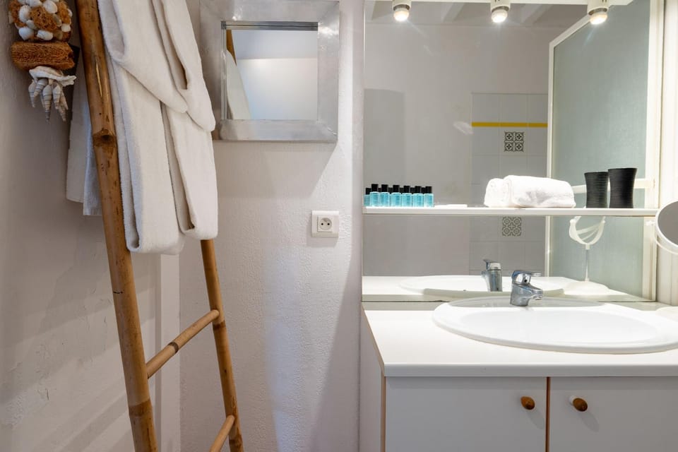 Shower, Bathroom, towels