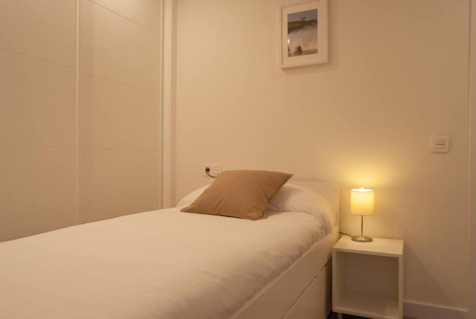 AVG Ezcurdia 27 Playa San Lorenzo Apartment in Gijón