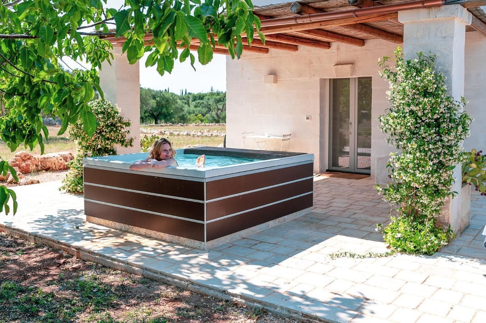 Patio, Facade/entrance, BBQ facilities, Hot Tub