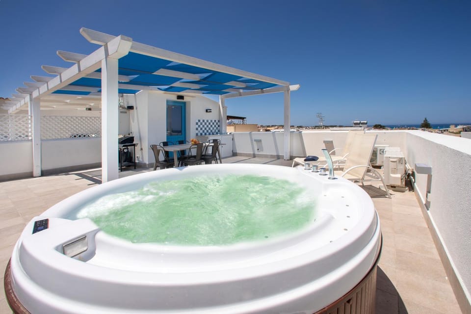 Hot Tub, Hot Tub