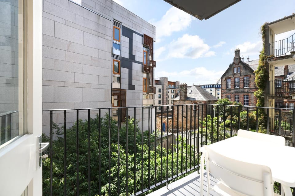 Neighbourhood, Balcony/Terrace, City view, Street view