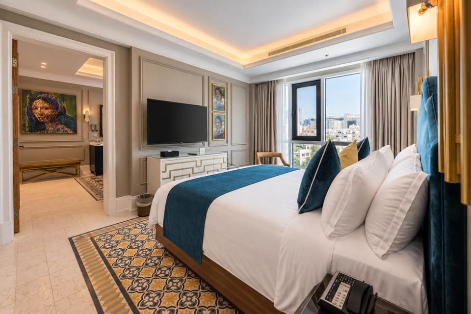 Bed, TV and multimedia, Bedroom