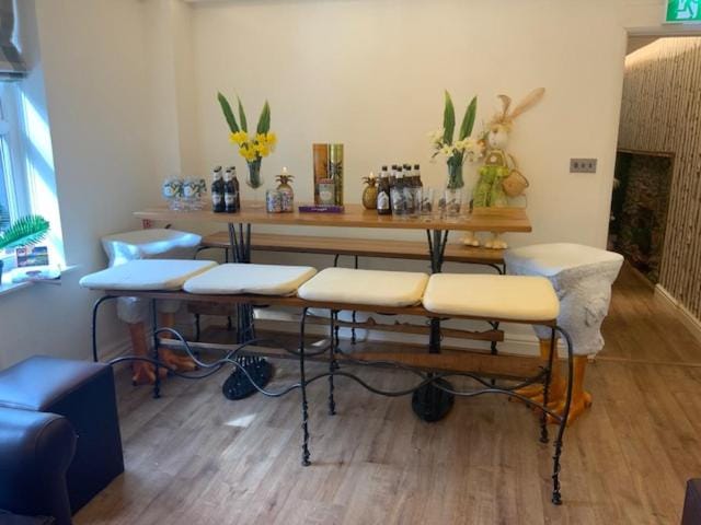 Food and drinks, Dining area