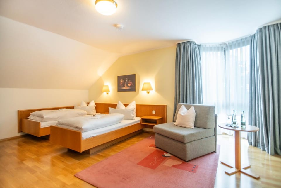 Living room, Photo of the whole room, Seating area, Bedroom