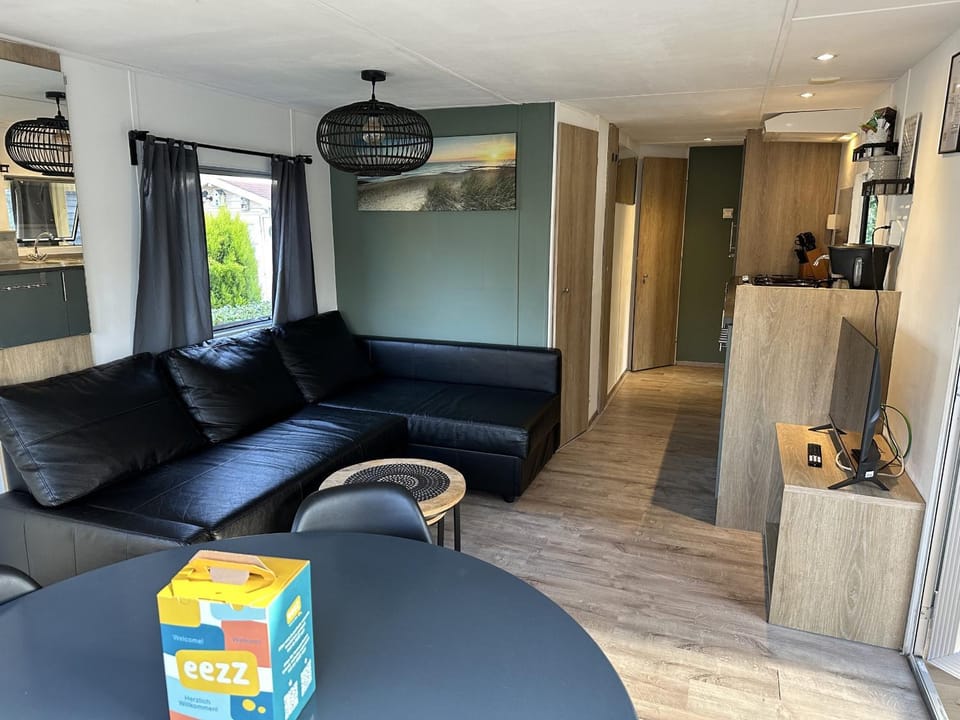 Communal lounge/ TV room, Living room