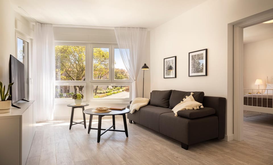 Living room, Street view