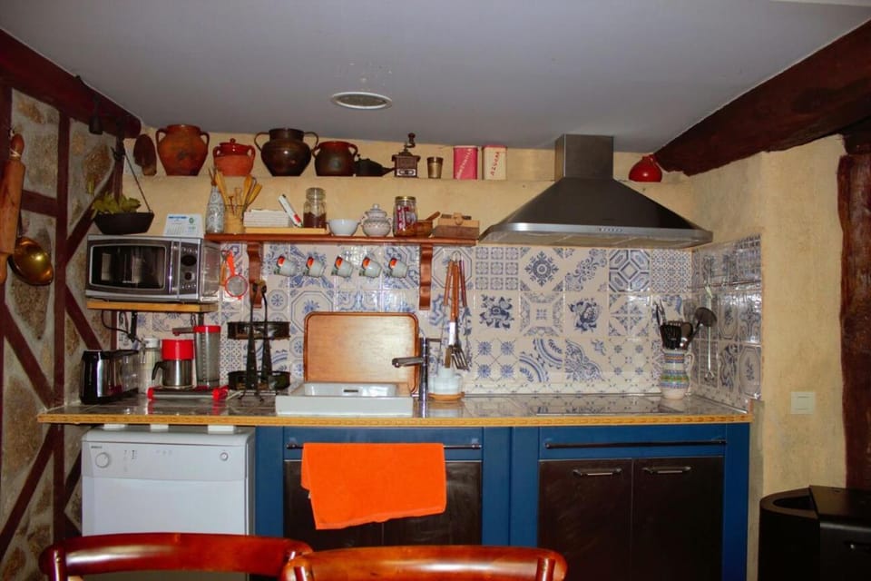 Toilet, BBQ facilities, TV and multimedia, Coffee/tea facilities, Kitchen or kitchenette, Living room, Dining area