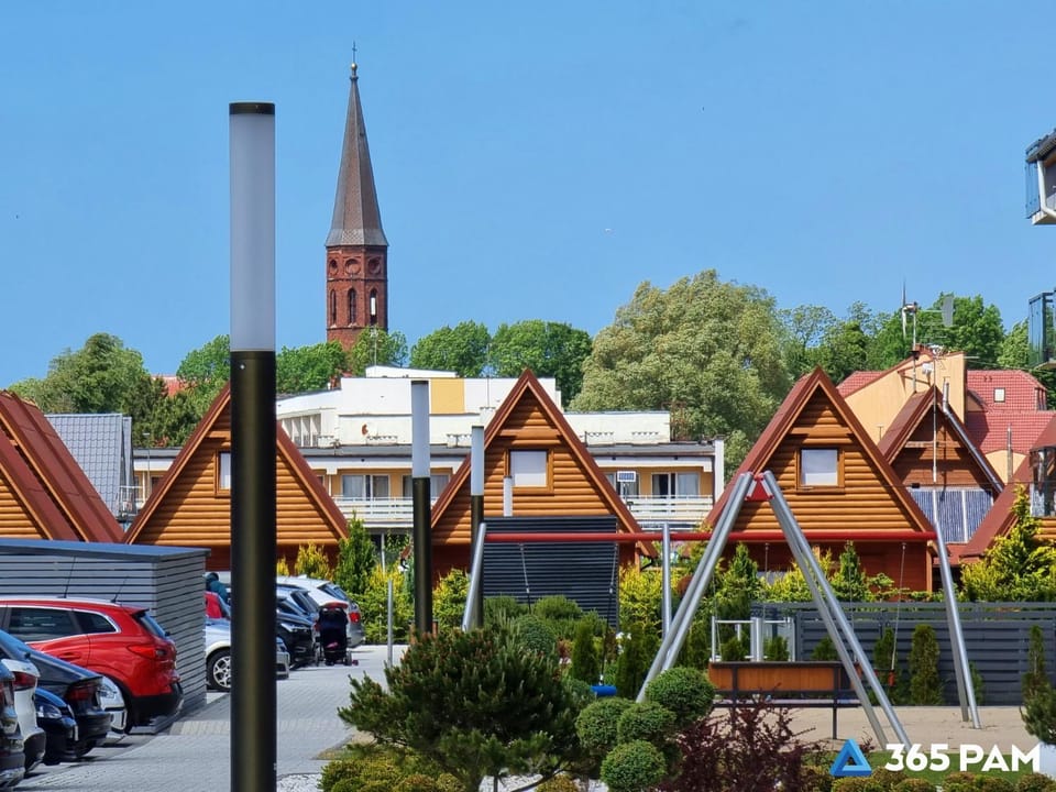 Day, Neighbourhood, City view, Street view, Location, Parking