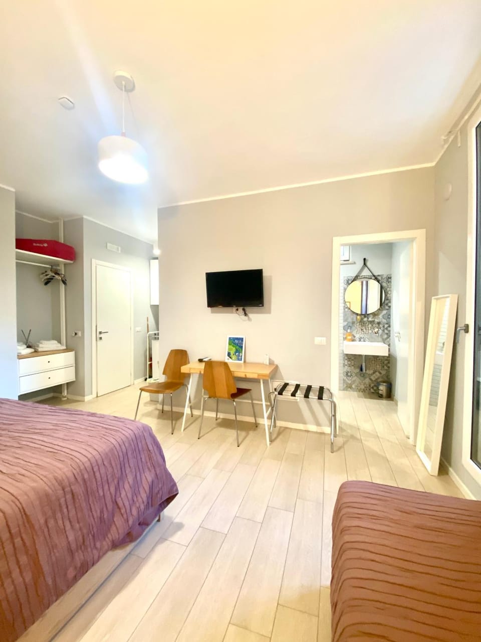 Bed, TV and multimedia, Photo of the whole room, Seating area