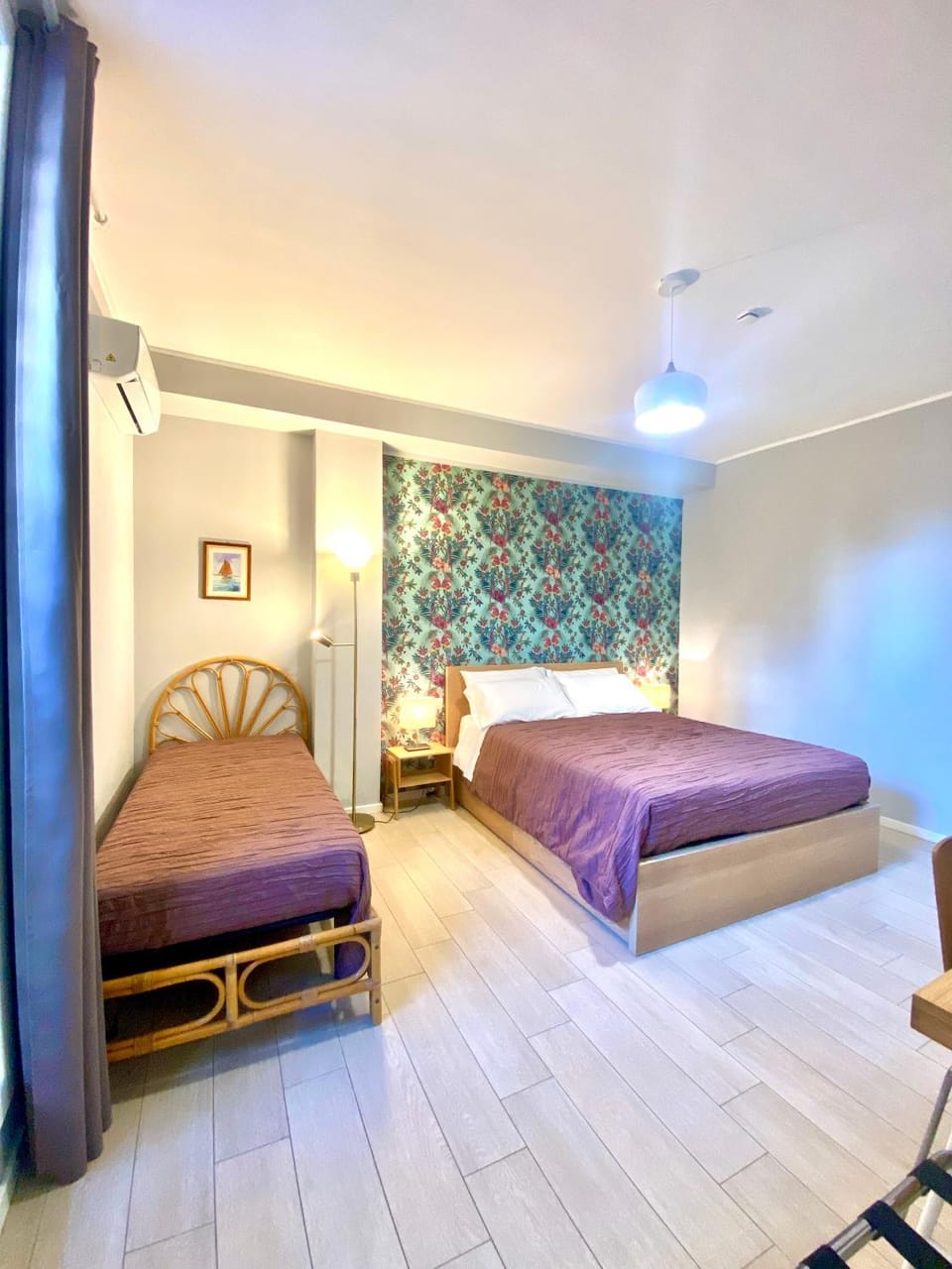Bed, Photo of the whole room