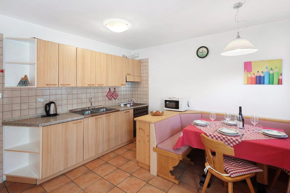Property building, Kitchen or kitchenette, Living room