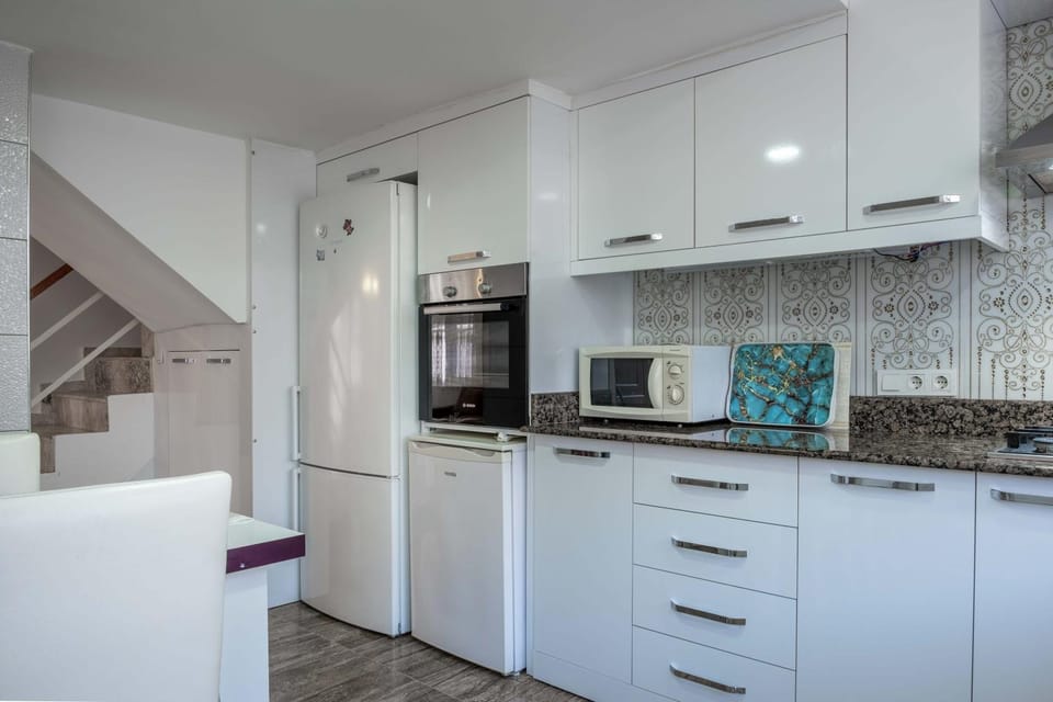 Villa Lale - 4 bed with top kitchen and garden! Villa in Antalya Province