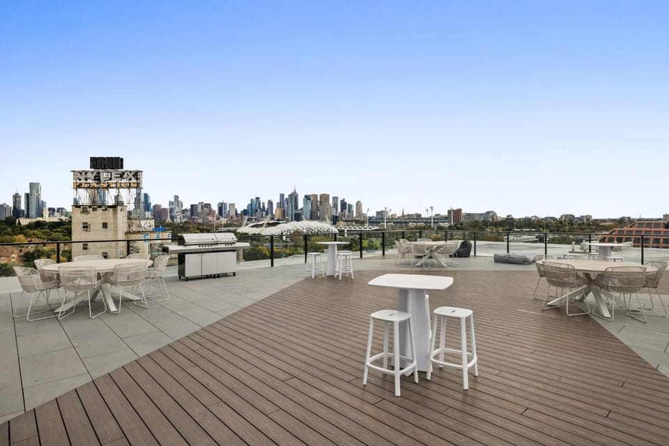 Near MCG 1BR with Balcony, River Views & Parking Apartment in Melbourne