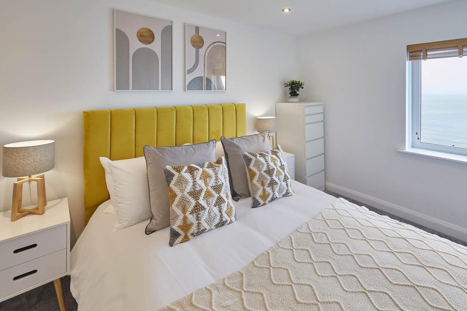 Bed, Bedroom, Sea view