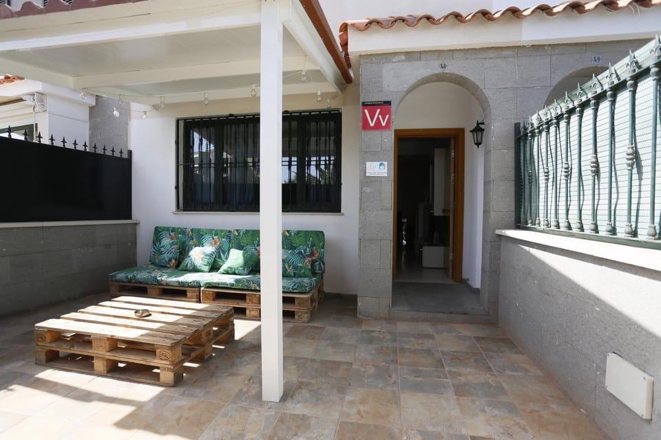Patio, Facade/entrance