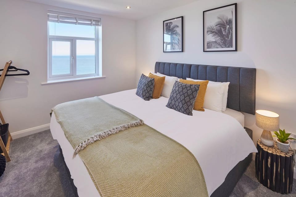 Bed, Bedroom, Sea view