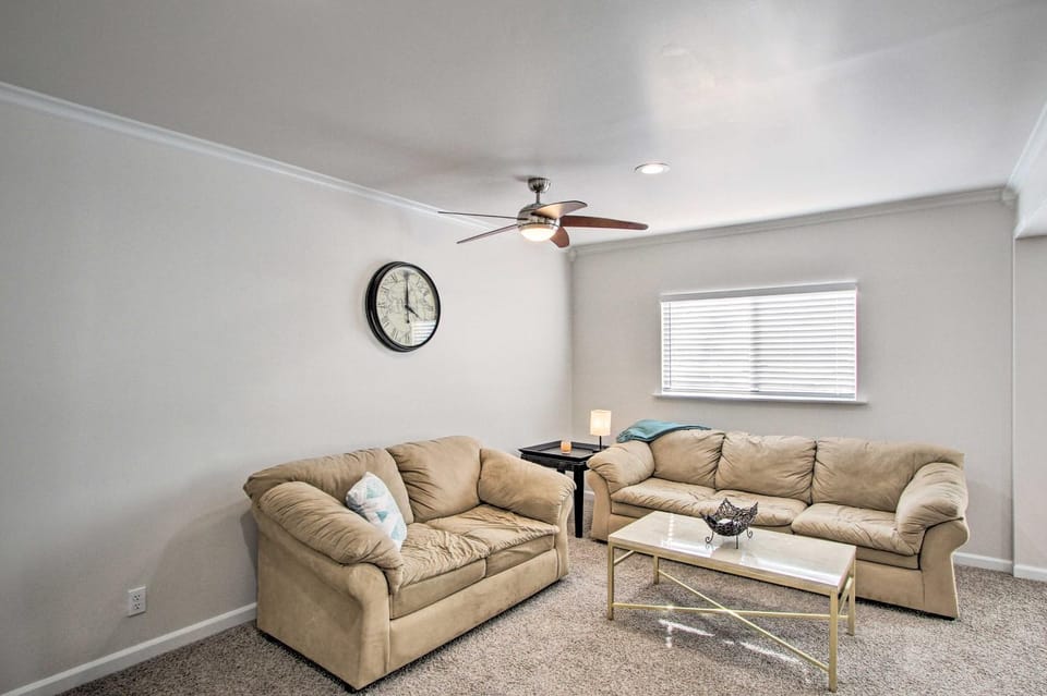 Convenient Burien Getaway 12 Mi to Dtwn SEA! House in Burien