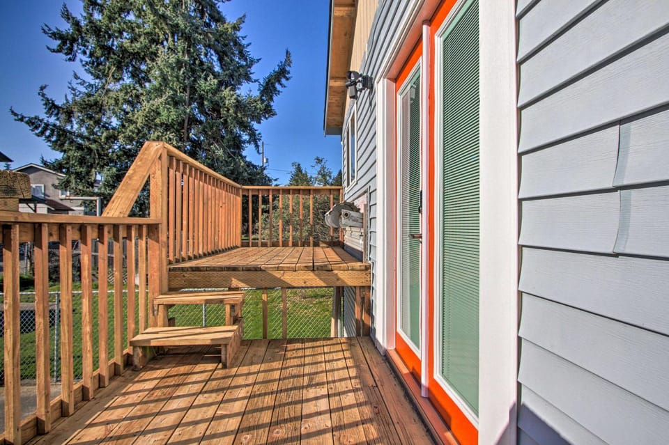 Convenient Burien Getaway 12 Mi to Dtwn SEA! House in Burien