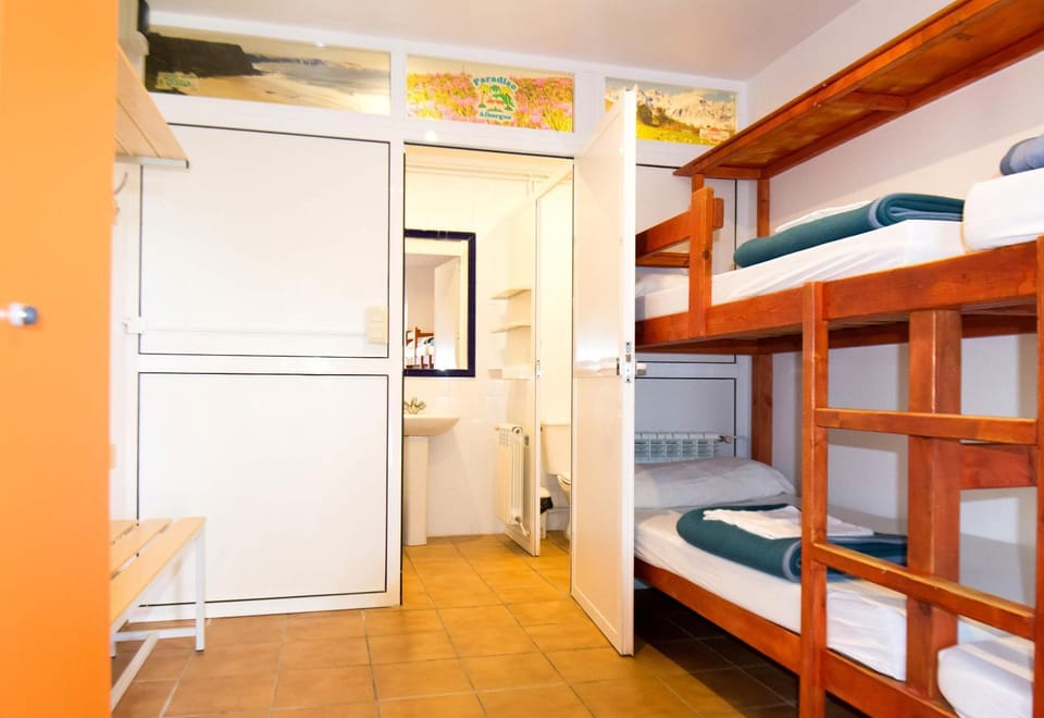 Bathroom, Photo of the whole room, bunk bed