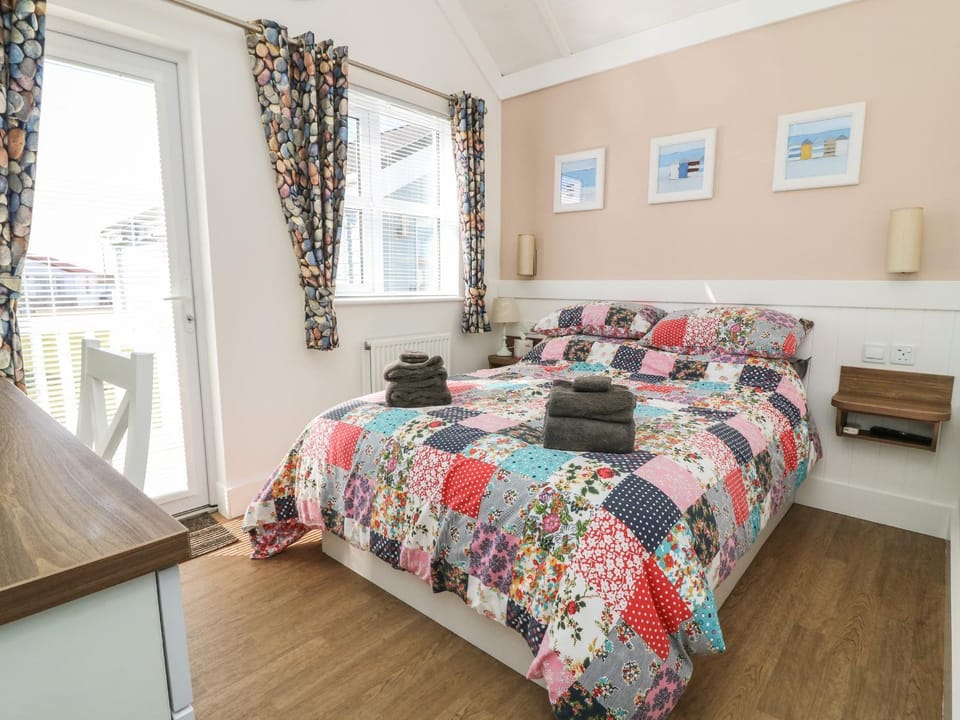Shore Thing 279 House in England
