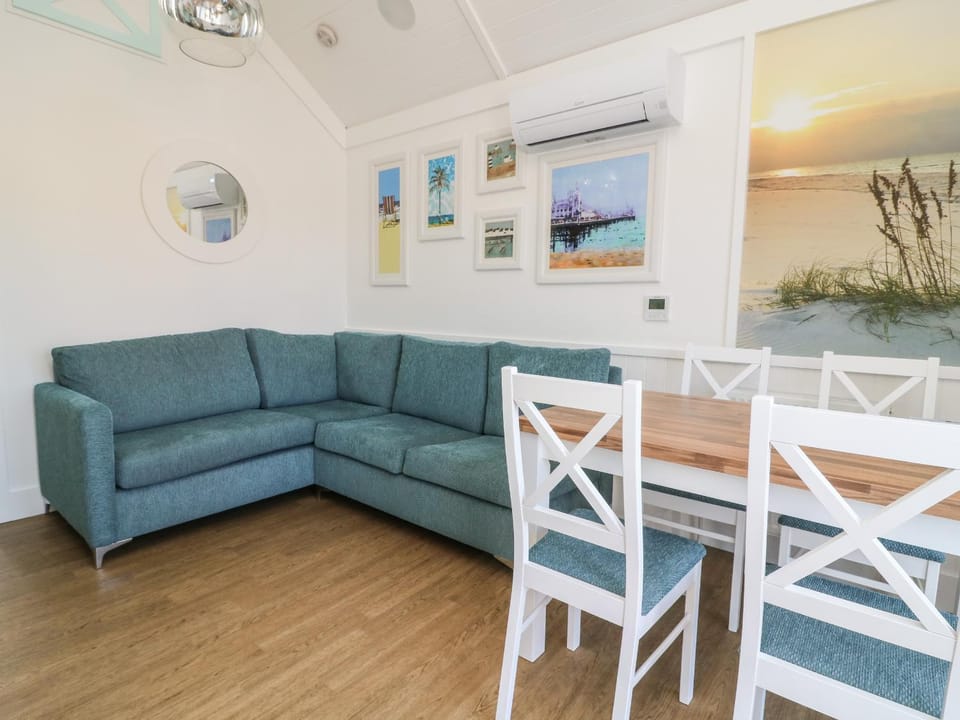 Shore Thing 279 House in England