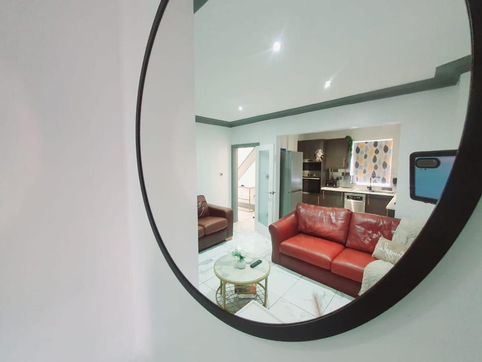 Families Only - Pet Friendly sleeps 6 maximum NO PARTIES House in Blackpool