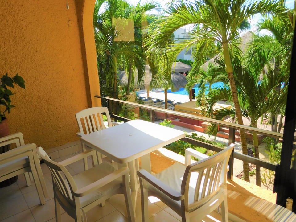 Balcony/Terrace, Garden view