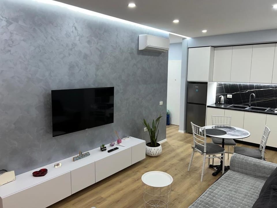 Communal lounge/ TV room, TV and multimedia, Kitchen or kitchenette, Living room, Seating area, Dining area