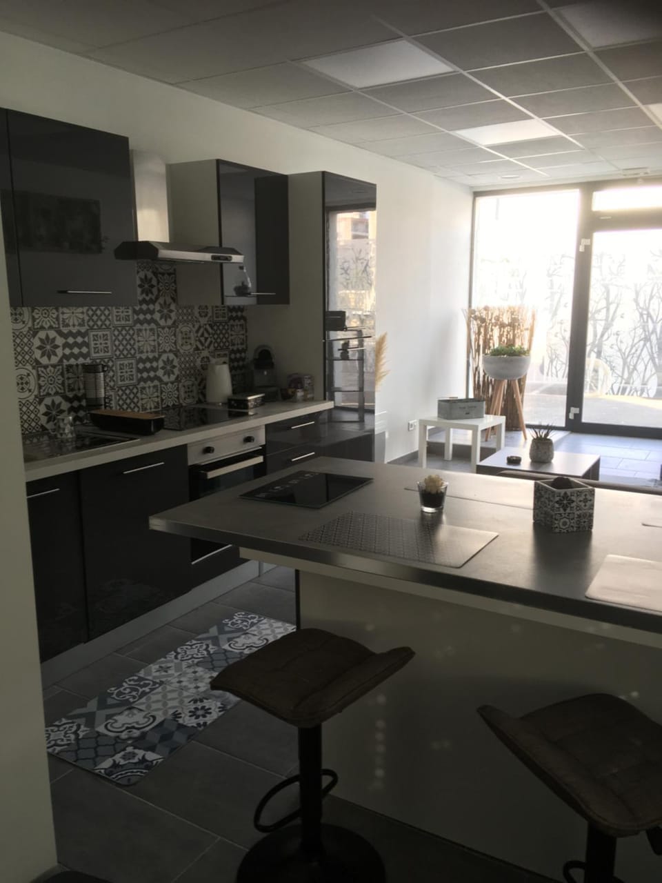 Kitchen or kitchenette, Dining area