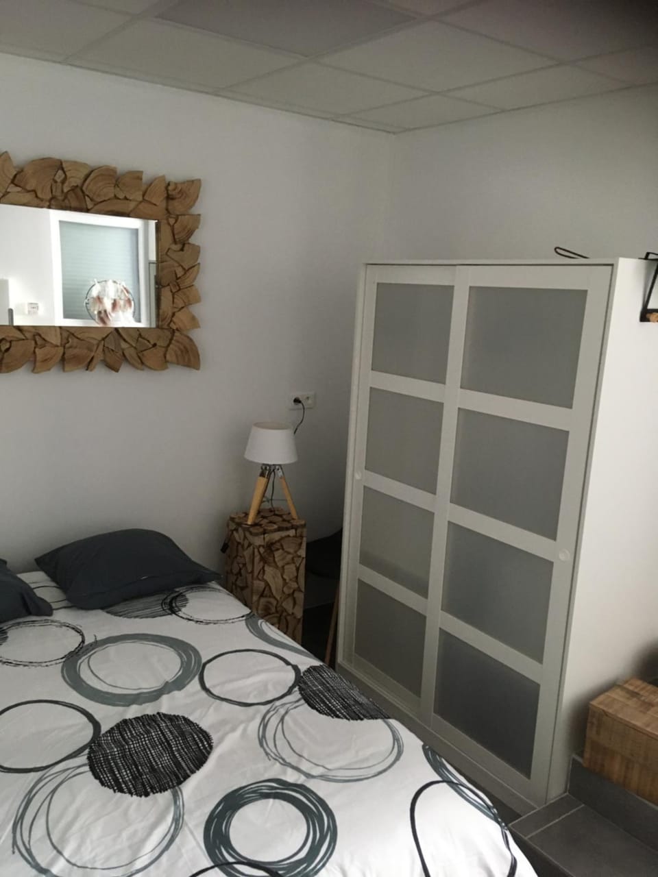 Photo of the whole room, Bedroom