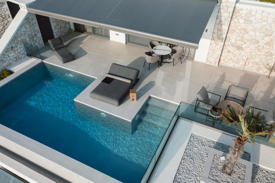 Property building, Swimming pool