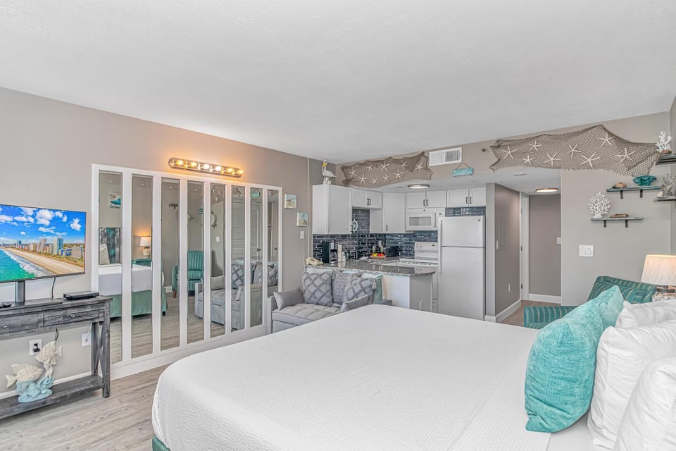 Nicely Updated Direct Ocean Front Studio with Panoramic Views Palace Resort 2101 House in Myrtle Beach