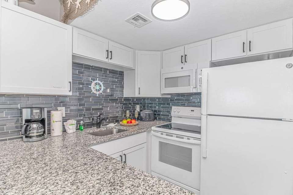 Nicely Updated Direct Ocean Front Studio with Panoramic Views Palace Resort 2101 House in Myrtle Beach