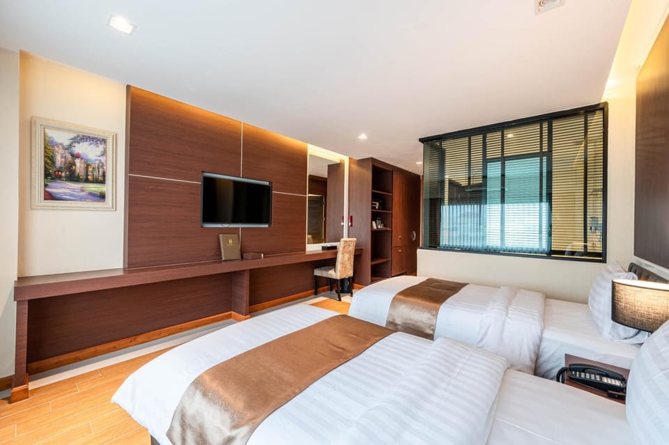 Bed, TV and multimedia, Photo of the whole room, Bedroom, hair dresser