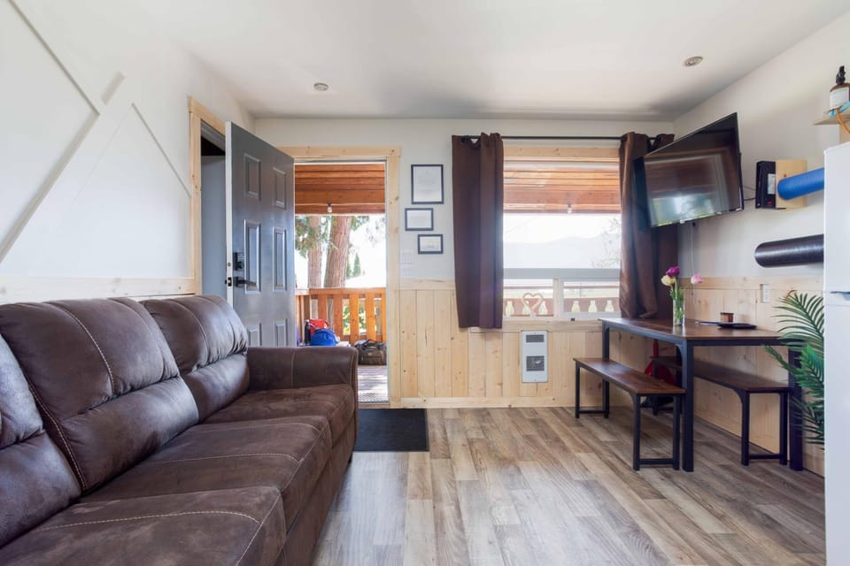The Valley View Cabins and Event Center Cabin in British Columbia