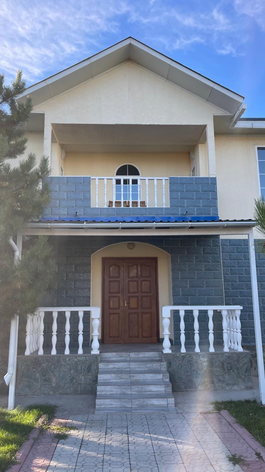 Property building, Facade/entrance, Day