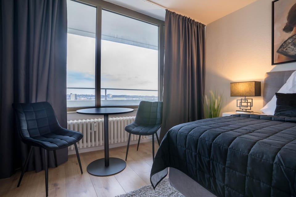 Day, View (from property/room), Seating area, City view
