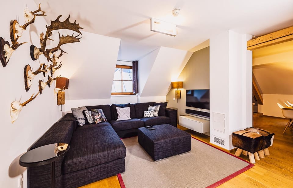 TV and multimedia, Living room, Seating area