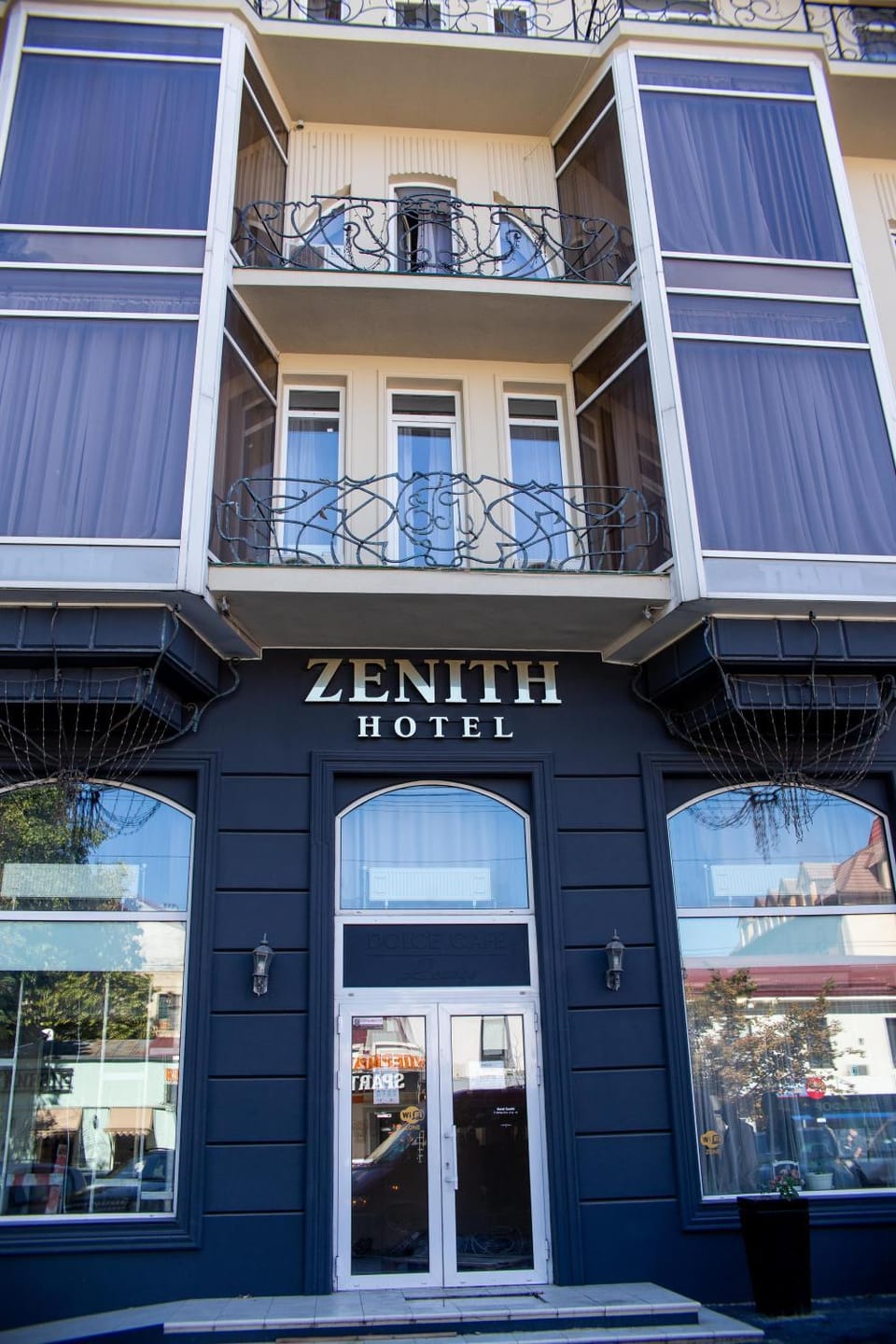Property building, Facade/entrance, Day