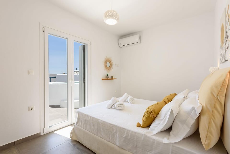 Bed, Photo of the whole room, Bedroom, towels, air conditioner