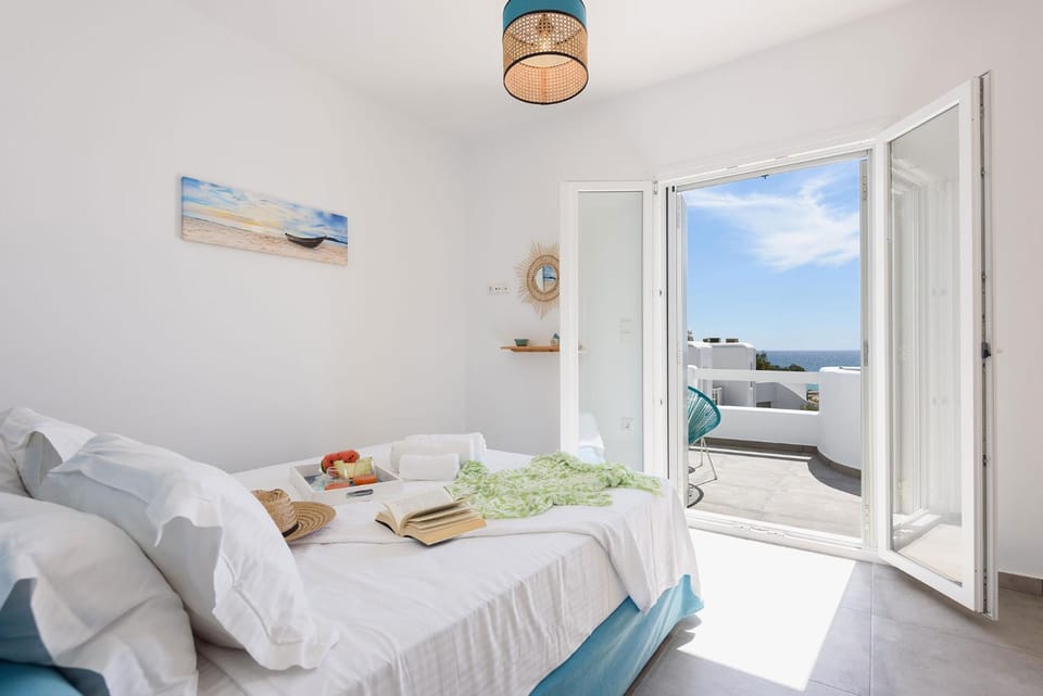 Bed, View (from property/room), Balcony/Terrace, Photo of the whole room, Bedroom, Sea view, towels